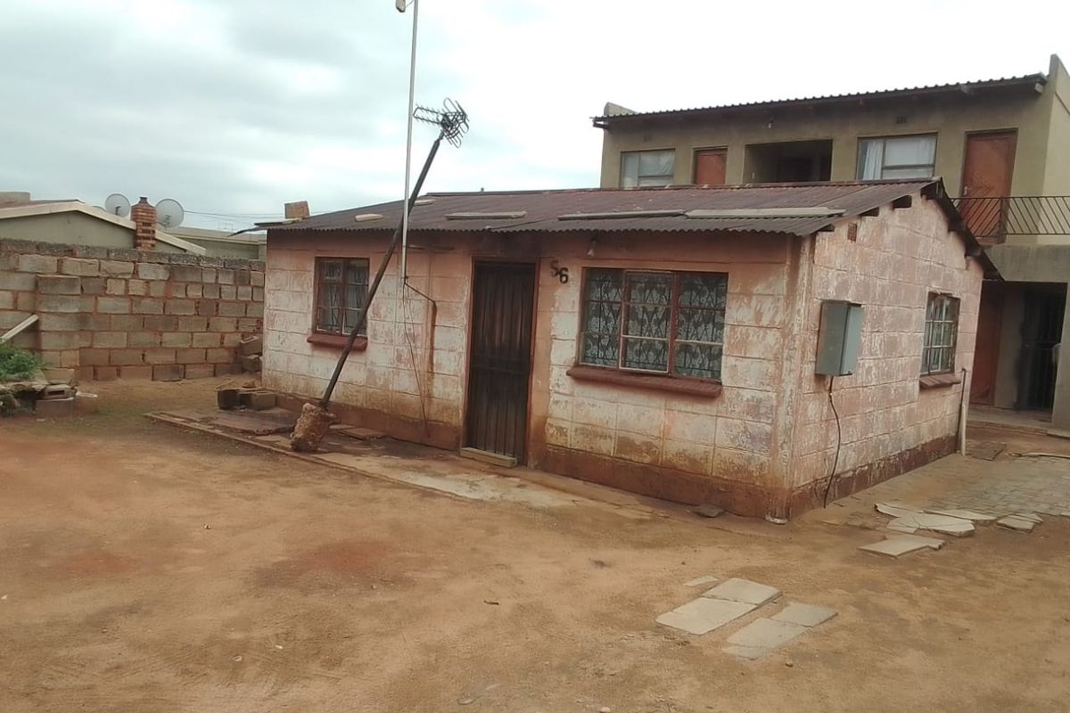 AN IVESTMENT PROPERTY FOR SALE IN THOKOZA - Photo 2