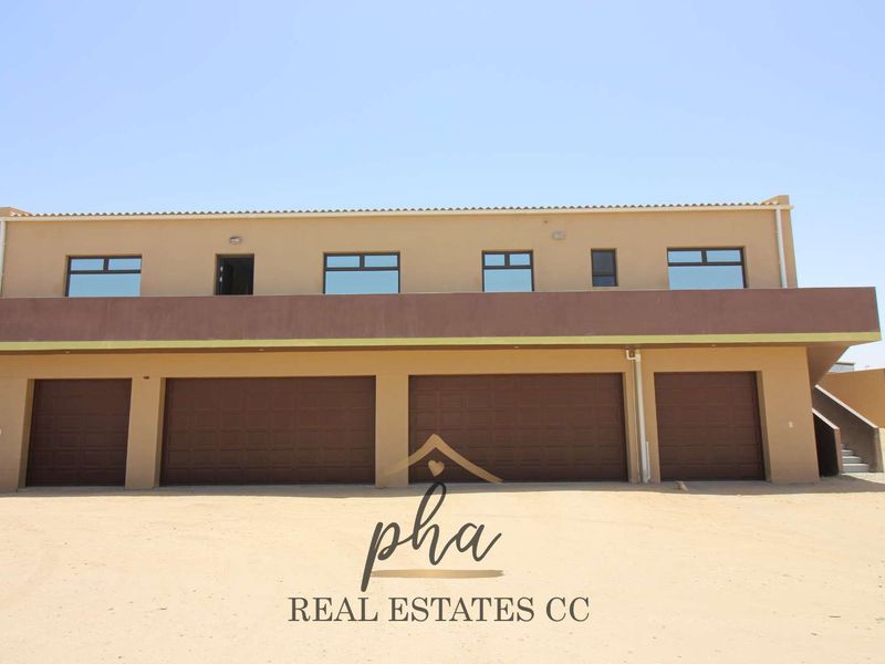 Various building on one large plot if for sale - Swakopmund (Industrial) - Photo 3
