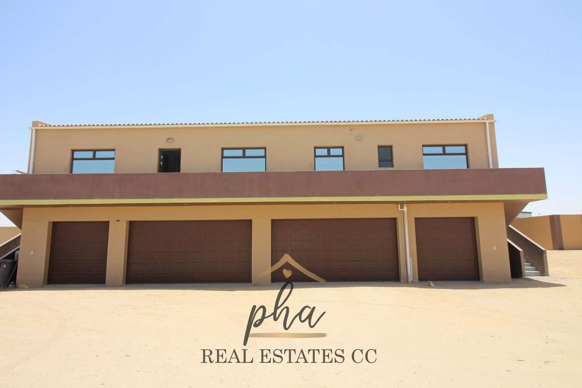 Various building on one large plot if for sale - Swakopmund (Industrial) - Photo 3