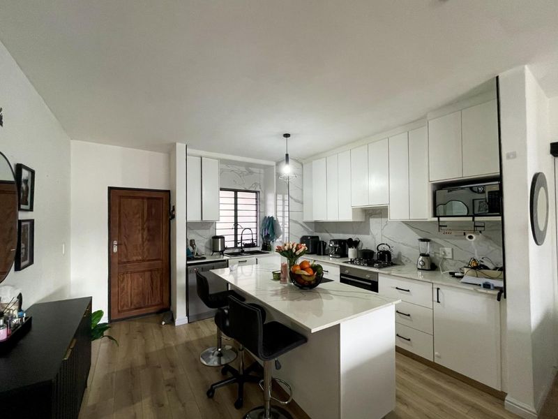 Stylish, Spacious and Move-In Ready in Sought-After Eldo Lakes East - Photo 5