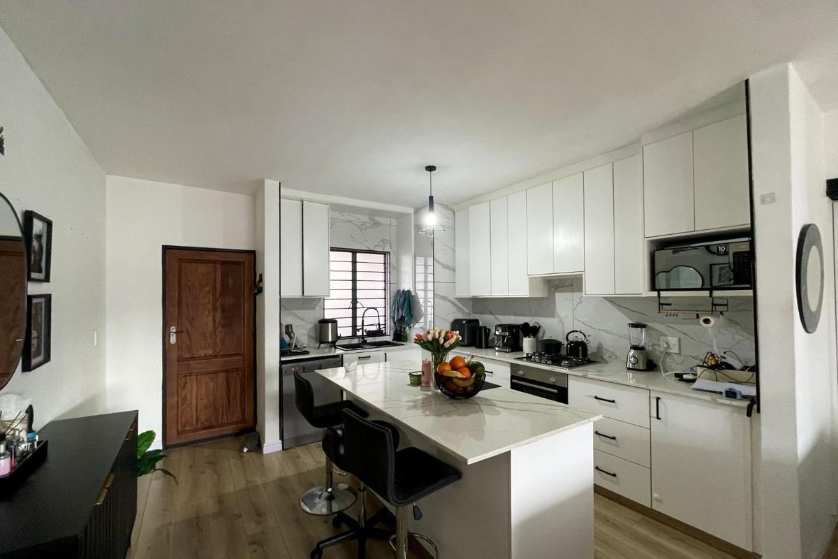 Stylish, Spacious and Move-In Ready in Sought-After Eldo Lakes East - Photo 5