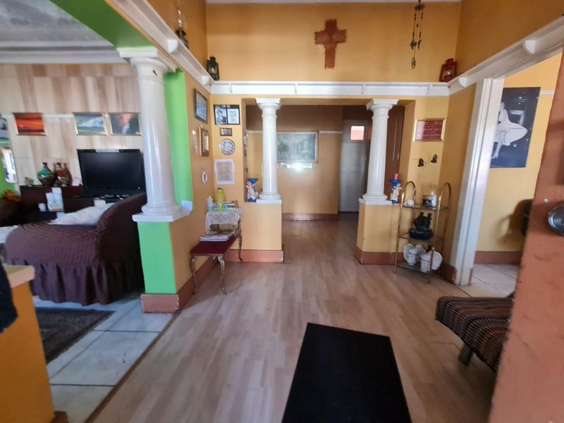 Spacious Elegance: Your Dream Home Awaits - Photo 9