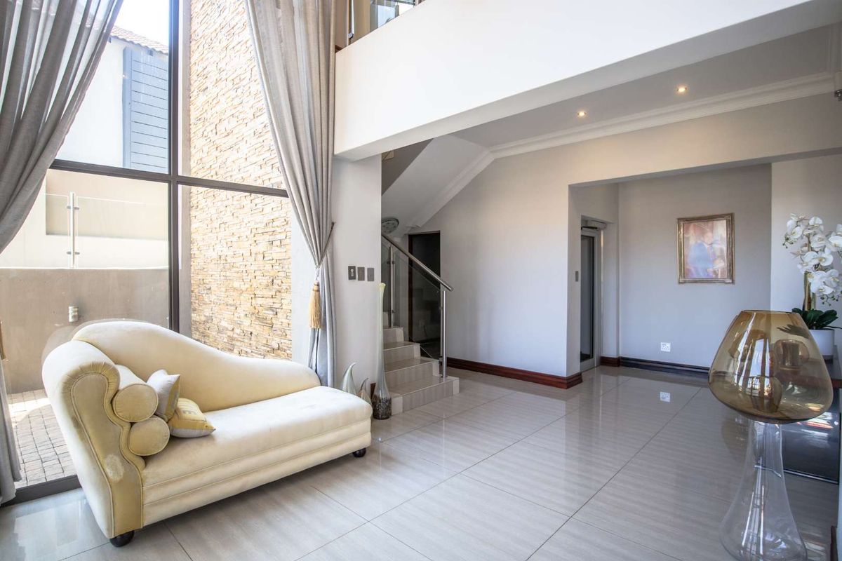 Live Lavishly at Birdwood Estate - Photo 2