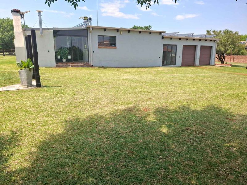 Country Living At Its Best! - Photo 10