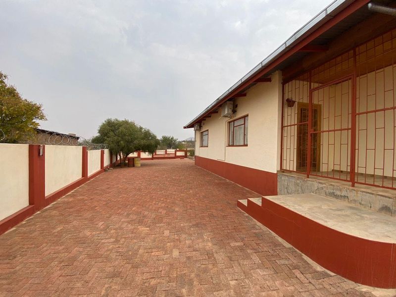 Home with huge erf for sale! - Photo 3