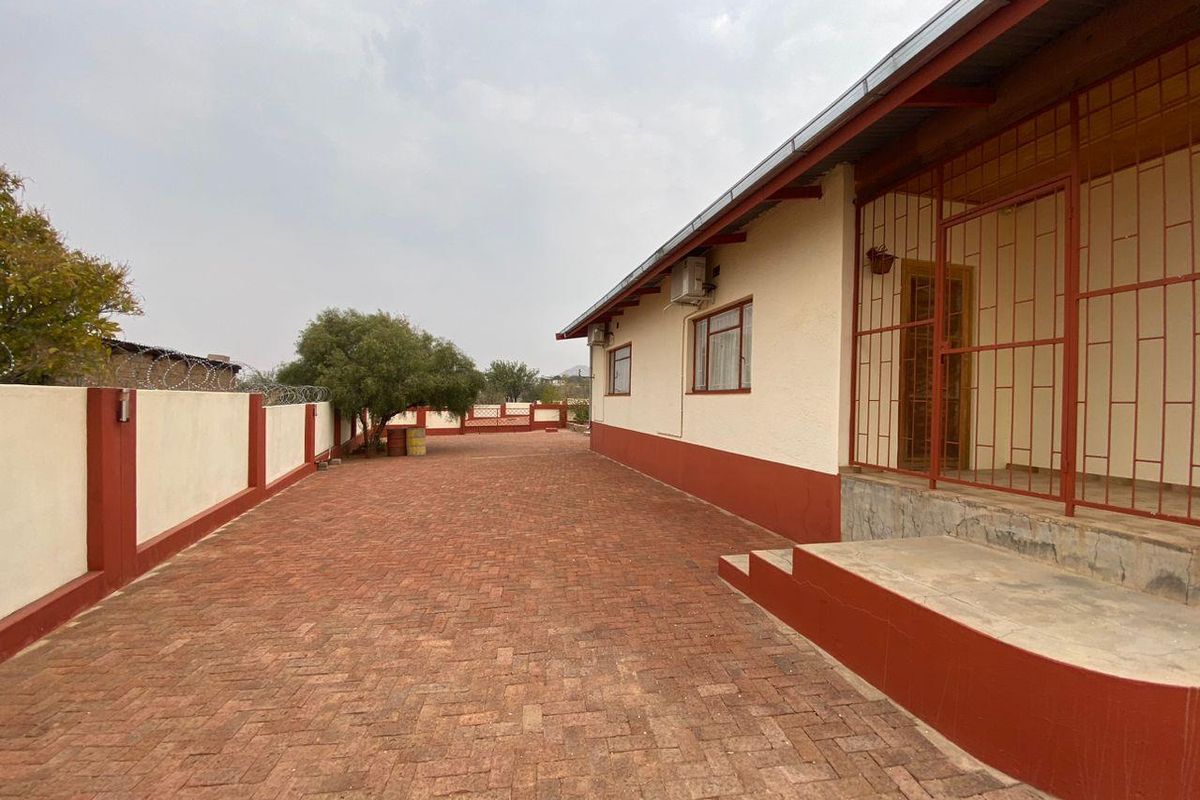 Home with huge erf for sale! - Photo 3