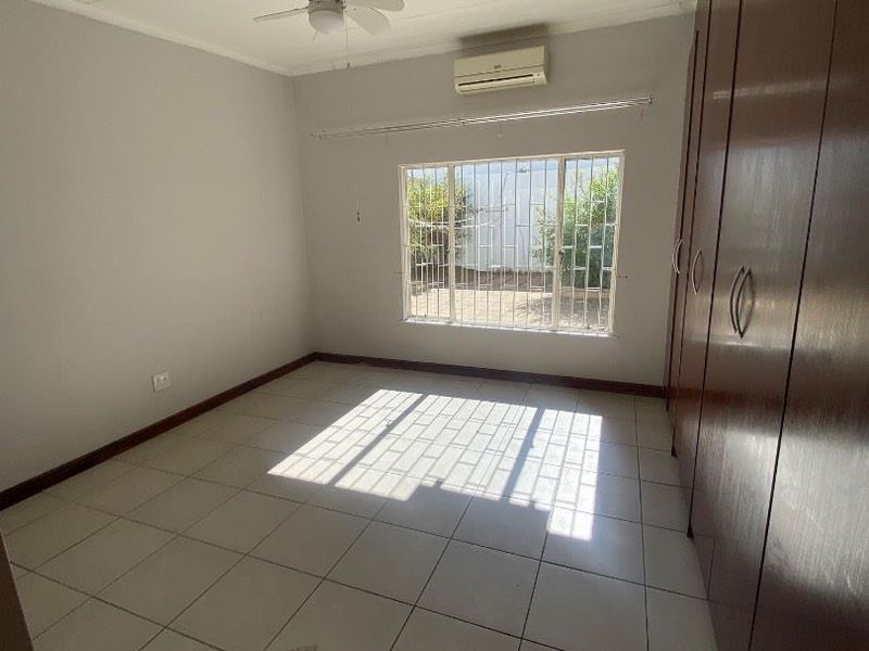 FREESTANDING HOUSE TO LET OLYMPIA - Photo 10