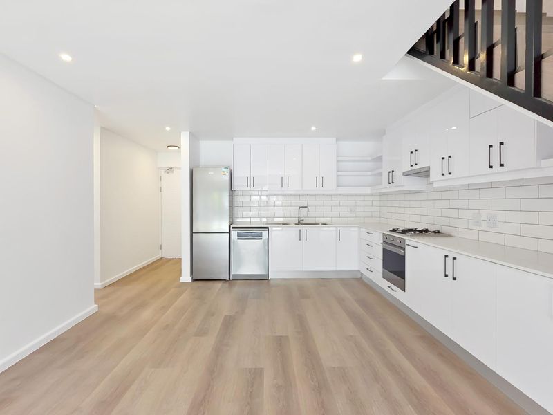 Brand New 3 Bedroom Townhouse - Photo 5