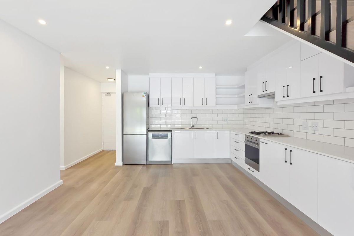 Brand New 3 Bedroom Townhouse - Photo 5