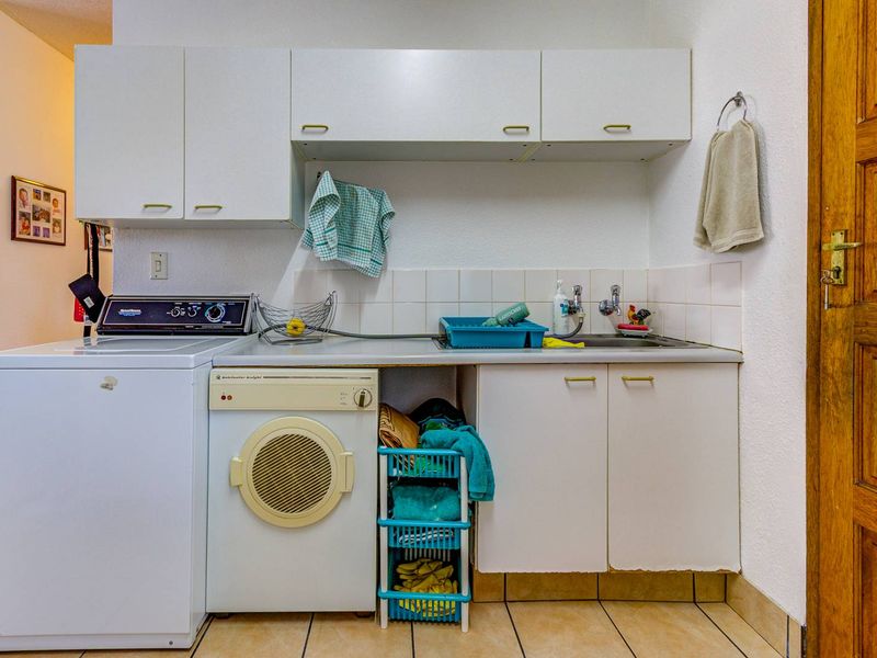 3 Bedroom  Ground floor Townhouse in Norkem Park - Photo 8