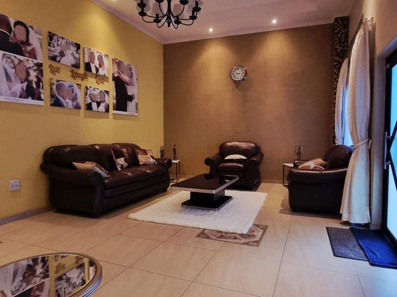 Dorado park 4 bedroom house with pool - Photo 2