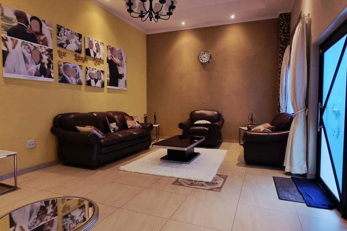 Dorado park 4 bedroom house with pool - Photo 2