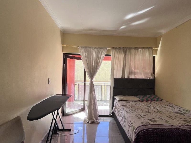 3-Bedroom Townhouse for Sale in Hillary Court, Otjomuise | N$1,200,000 (excluding costs) - Photo 4