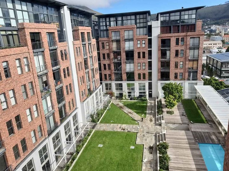 2 bed duplex in sought after Wembley square - Photo 2