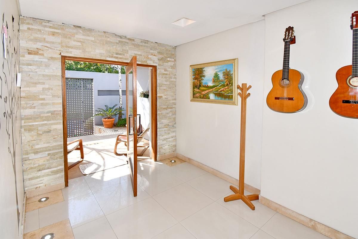 Dream Two-Ensuite Home in Norwood with Pool & Outdoor Study! - Photo 5