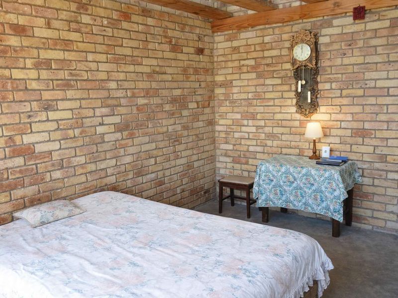 Multi-Unit Property: Live & Earn with 3 Flatlets + Main House - Photo 10