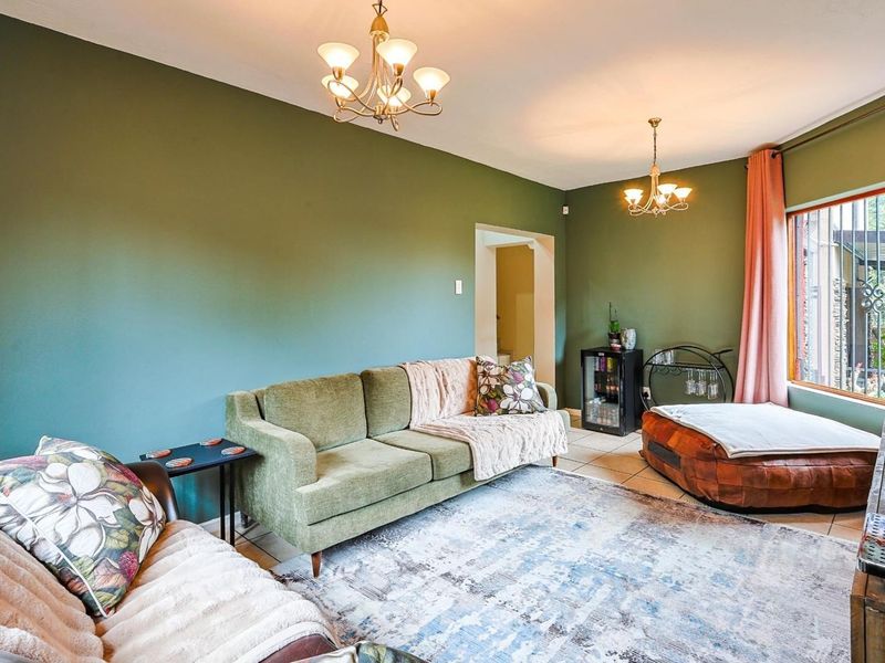 Ultimate Peace of Mind: Newly Painted, Move-In Ready House with Total Off-Grid Readiness - Photo 4