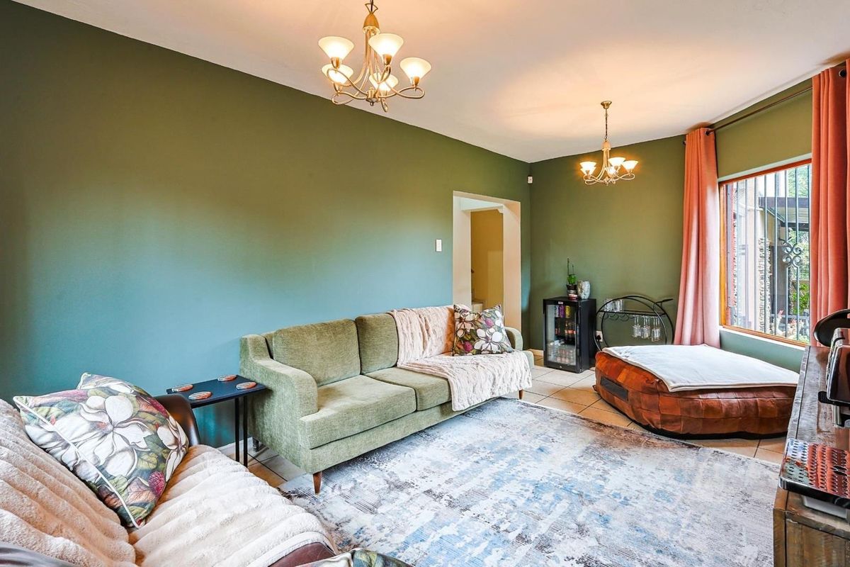 Ultimate Peace of Mind: Newly Painted, Move-In Ready House with Total Off-Grid Readiness - Photo 4