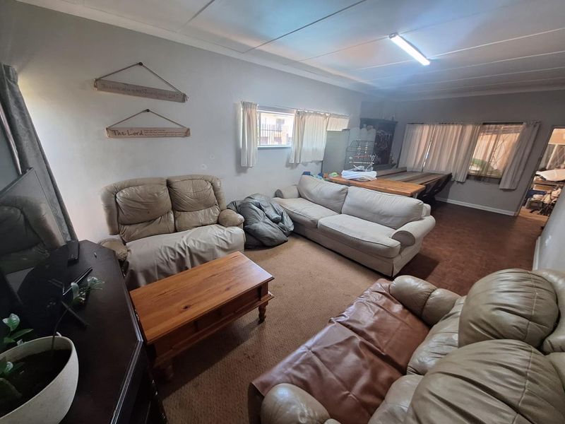 “Big on Space, Big on Potential” - Photo 3