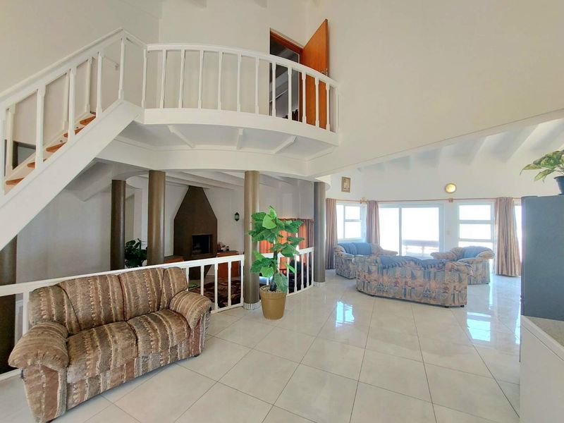4 Bedroom Beachfront Home - Photo 5