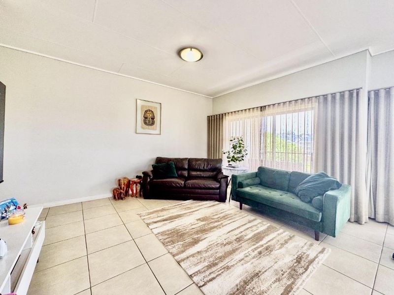Move-In Ready Luxury Apartment in Linbro Park Sandton - Photo 3
