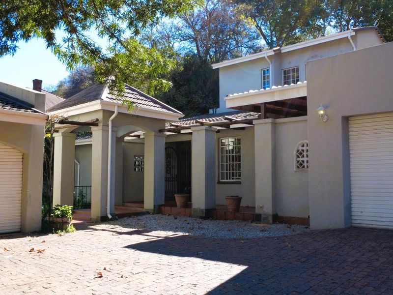 Space, Privacy and Comfort in Sought-After Rietondale - Photo 1