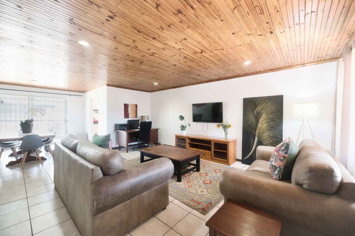 Comfortable family home in Westcliff - Photo 3