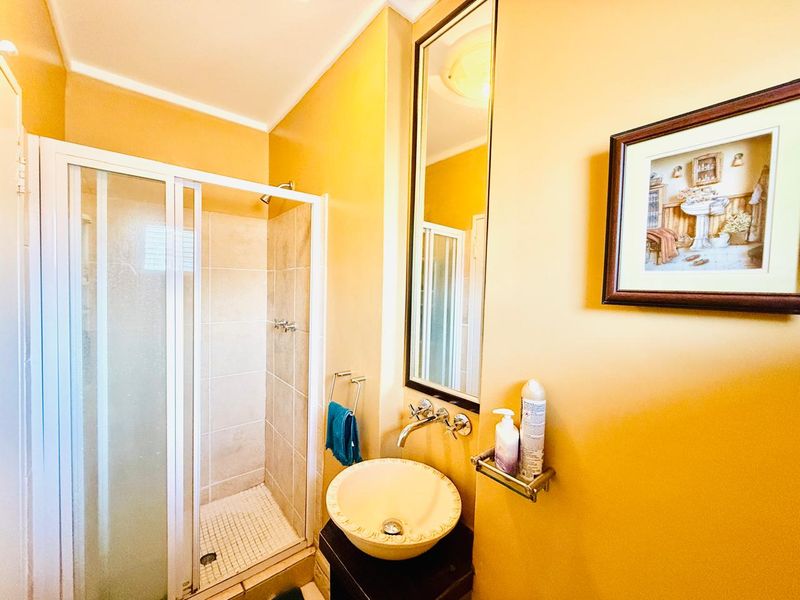 Modern 2-Bedroom Apartment in Houghton Flats - Photo 10