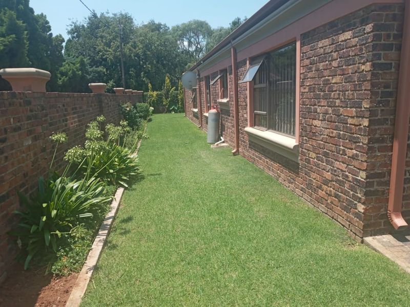 Modern Three Bed House Riversdale Meyerton. - Photo 3