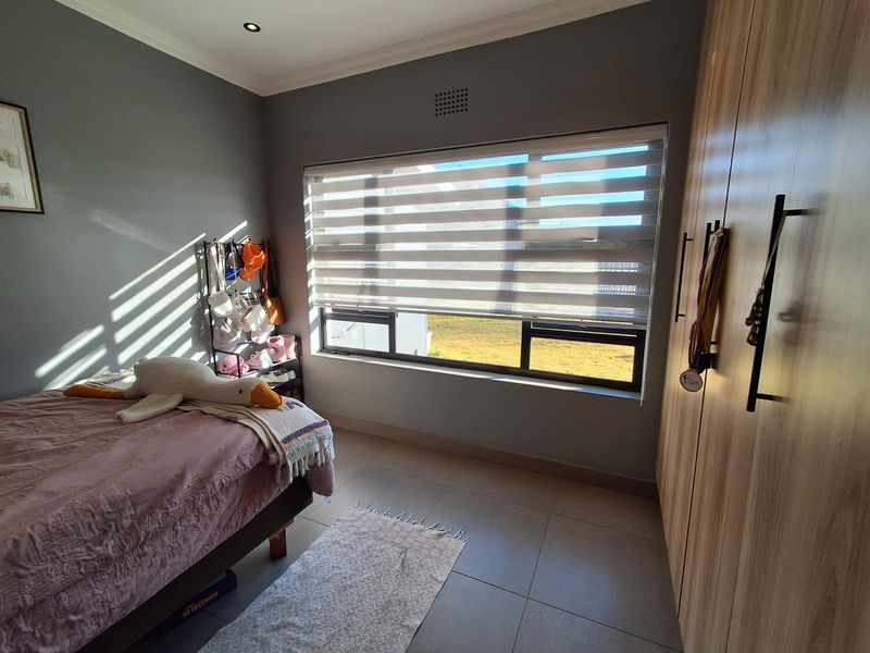 Newly Renovated 4 Bedroom Family Home with Versatile Flatlet - Photo 4