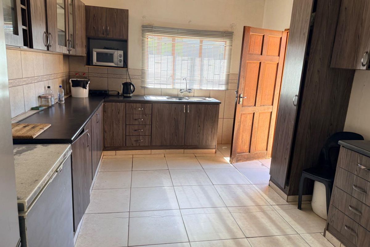 🏡 FAMILY HOME FOR SALE | GOLGOTHA - Photo 4