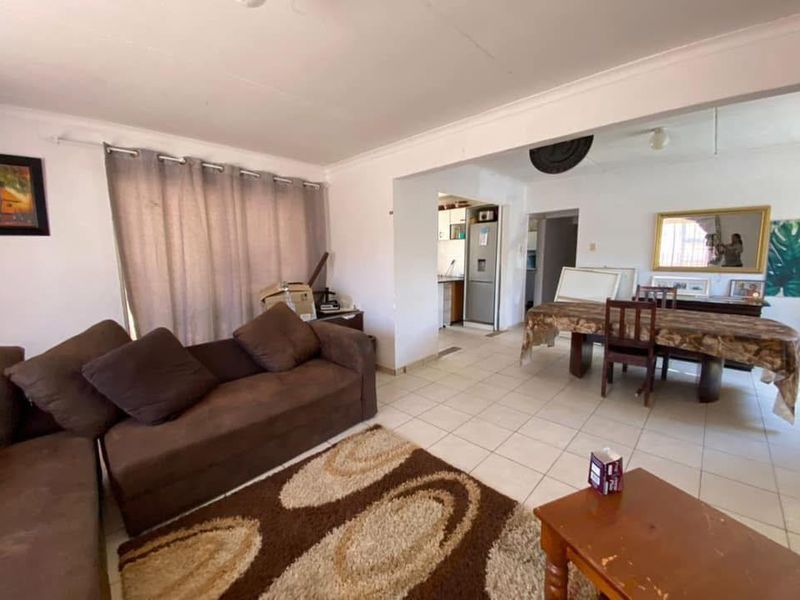 Income generating home. - Photo 6