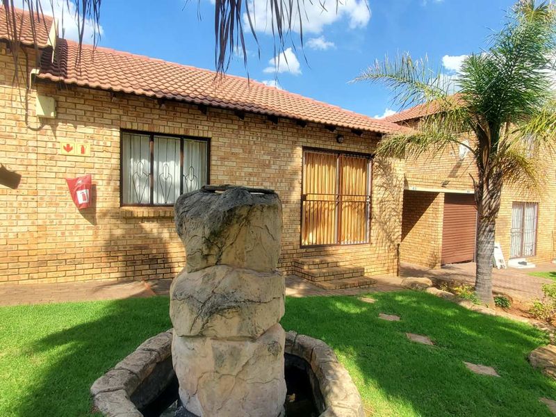 Townhouse For Sale – Perfect for first-time buyers and investors! - Photo 5