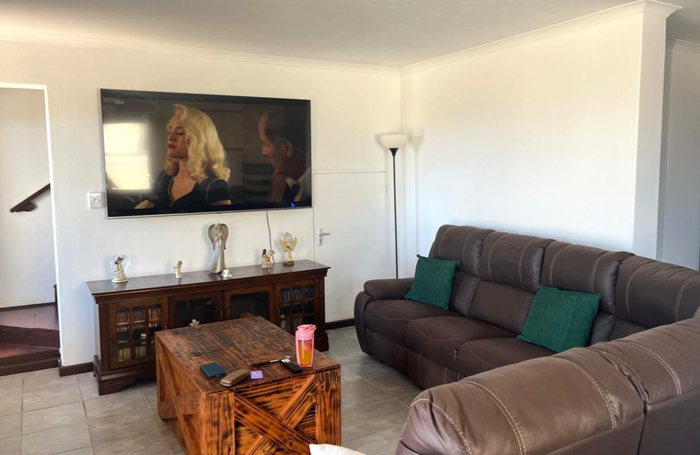 Property #2486435, Townhouse For Sale in Mossel Bay Central