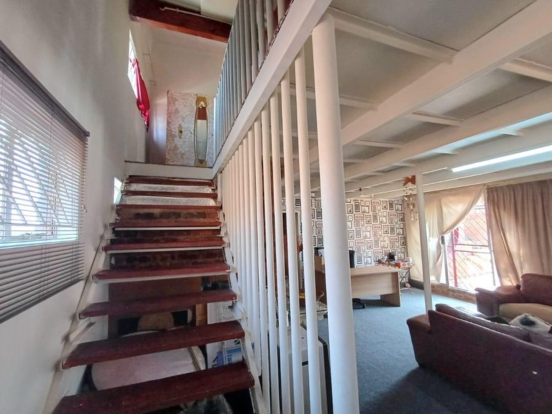 9 Bedroom house in Laudium - Photo 6