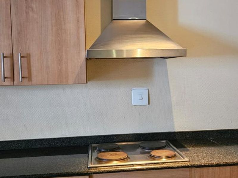 Prime Investor Opportunity! Massive 89m2 Two-Bedroom Apartment in Isibaya House - Photo 8