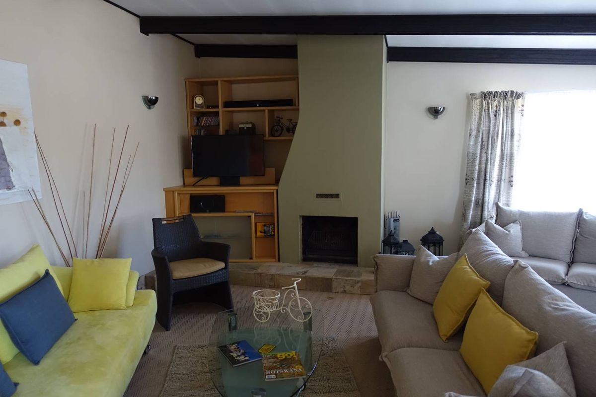 HOUSE WITH FLAT NEAR THE SEA PROMENADE AND SHOPPING MALL - Photo 3