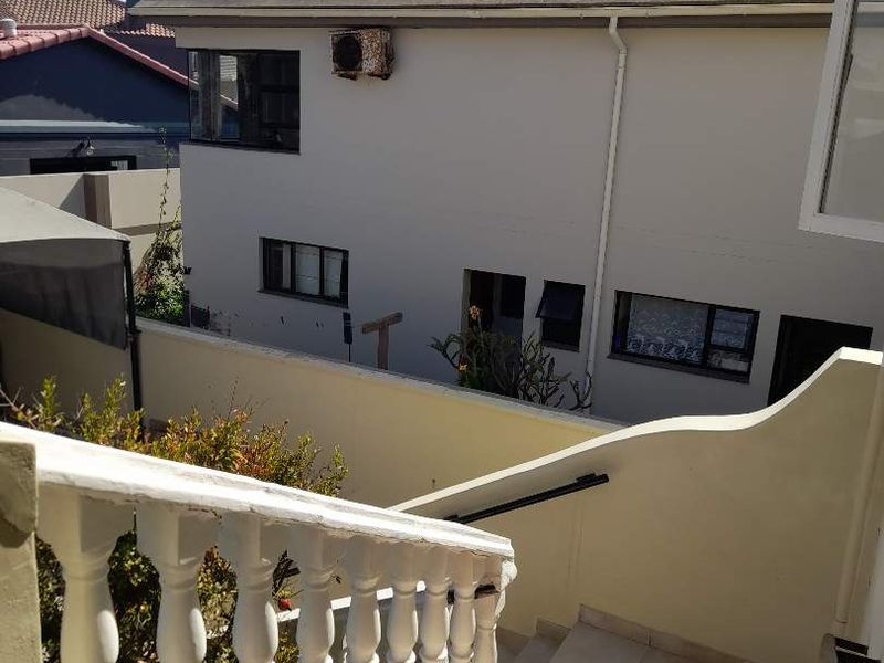 Spacious Luxury: 10 Bedrooms in Swakopmund's Safest Neighborhood - Photo 8