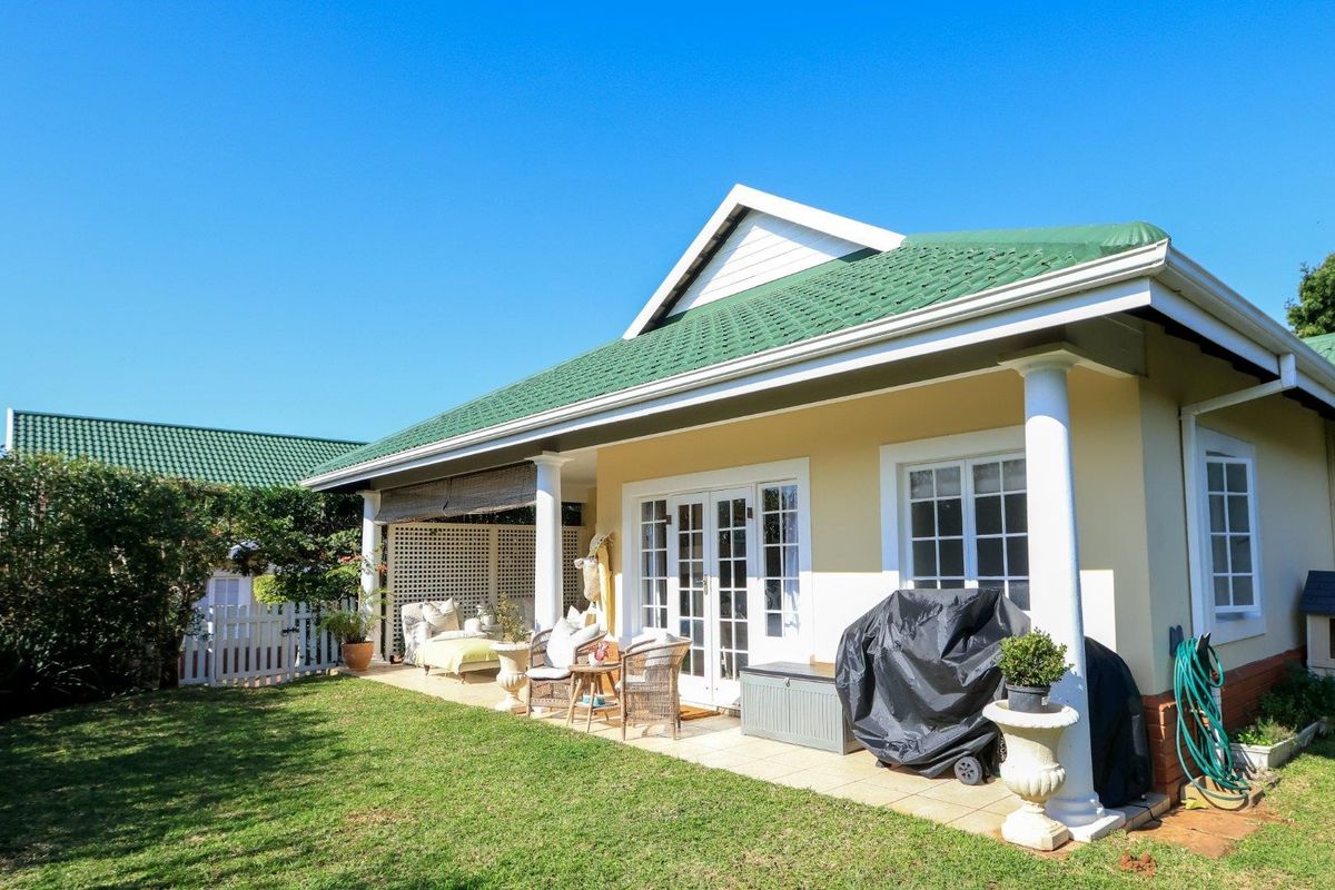 Beautifully appointed, 3 Bedroom Simplex within a secure estate - Photo 2