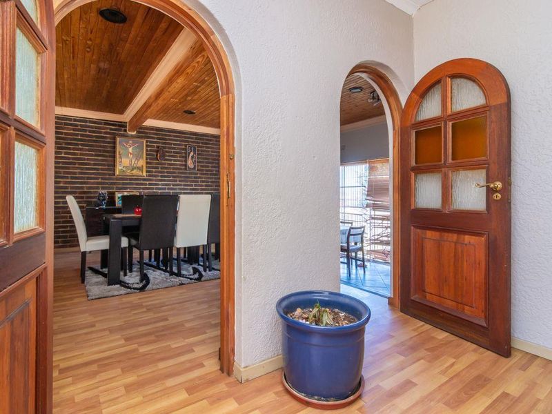 Discover the Charm of Corner Living - Photo 2