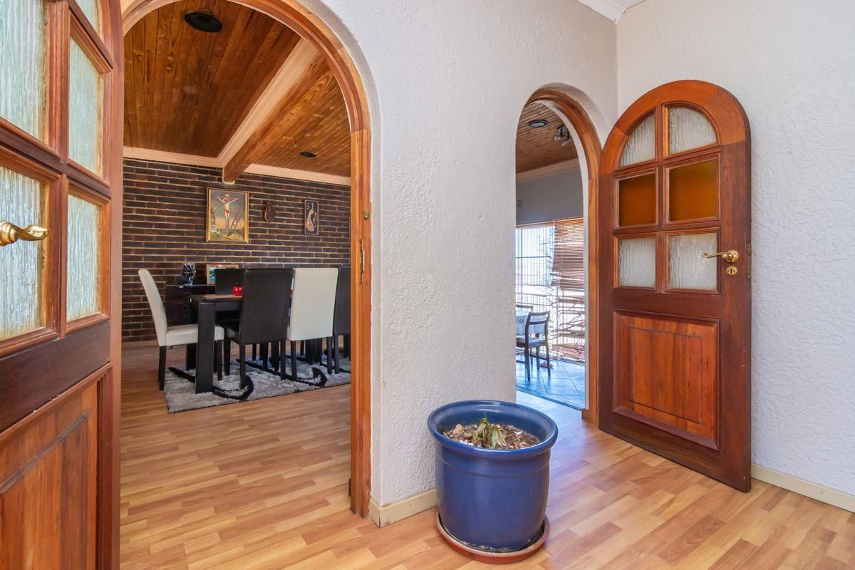 Discover the Charm of Corner Living - Photo 2