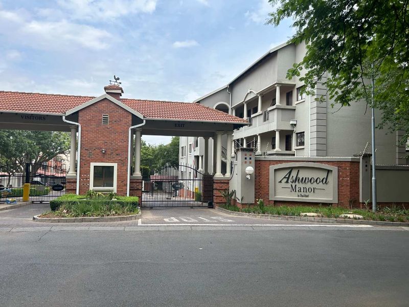 Lovely 1 bedroom, 1 bathroom 1st floor apartment available in Paulshof - Photo 1