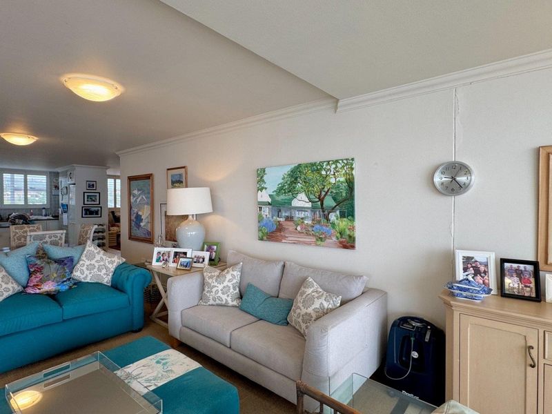 Exclusive Coastal Luxury - Photo 10