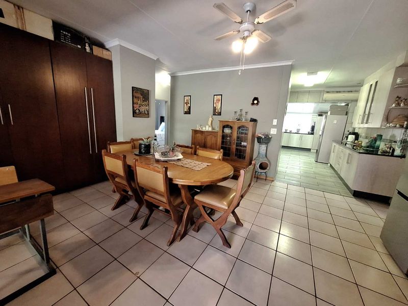 Spacious Living Amidst Tranquil Surroundings - Photo 7