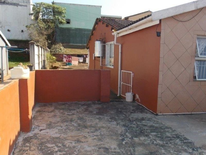 Perfect Family Home in Grove End Phoenix - Photo 10