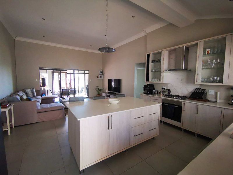 Move-In Ready Modern OFF-THE-GRID Corner Townhouse in Prime Location - Photo 7