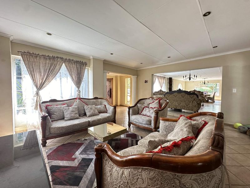 Exceptional Multi-Dwelling 1-Hectare Estate – Income & Lifestyle in One - Photo 10