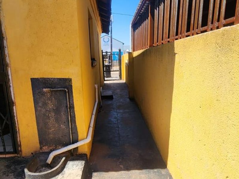 3 Bedroom House For Sale in Rosslyn Gardens - Photo 4