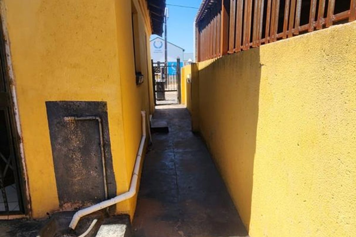 3 Bedroom House For Sale in Rosslyn Gardens - Photo 4