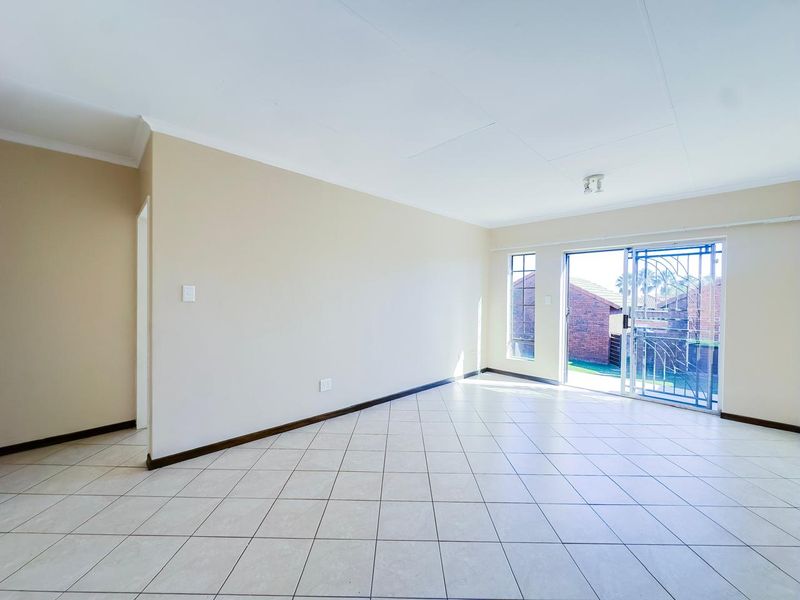 2 Bedroom Simplex With A Private Garden - Photo 7